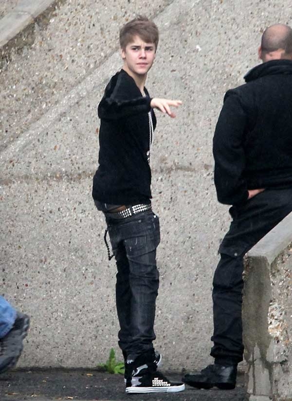 Justin được mệnh danh "hoàng tử quần tụt".