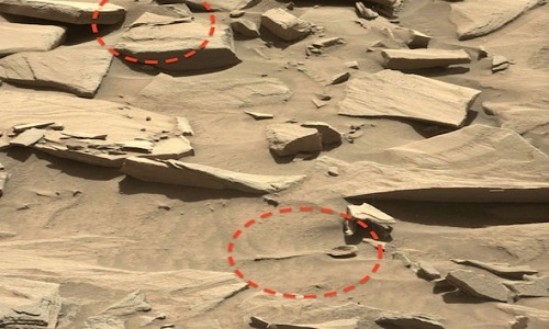 Vật thể giống chiếc thìa trong ảnh chụp bề mặt sao Hỏa của NASA. (Ảnh: internet)