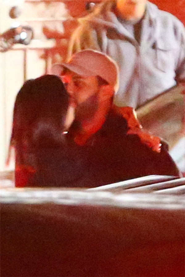 Người yêu mới Selena Gomez đụng mặt tình cũ sau gần 3 tháng chia tay?