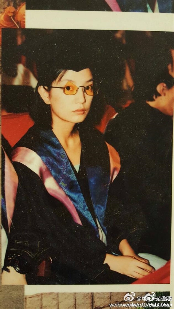 "Phát sốt" với ảnh tốt nghiệp chưa từng được công bố của Triệu Vy