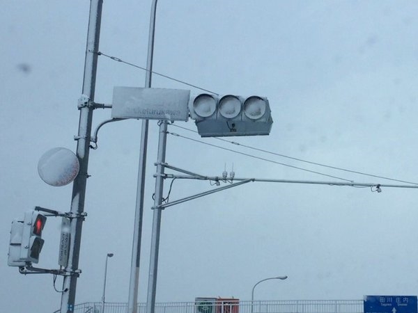 Theo bạn, giao thông ở Nhật có hỗn loạn không nếu đèn giao thông đột nhiên bị mất màu như thế này?