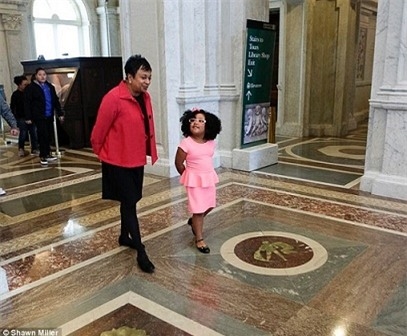 Thời gian gần đây cô bé 4 tuổi Daliyah đã được mời đến tham quan Thư viện quốc hội Mỹ.