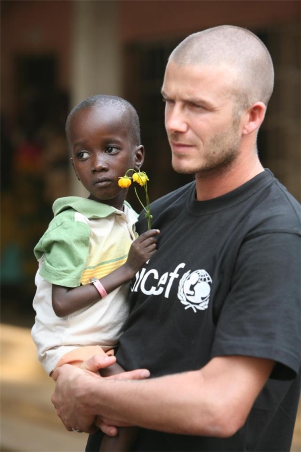 David trong chuyến viếng thăm thị trấn Makeni ở Sierra Leone năm 2008 và chuyến đi này được cho là cũng chỉ là một trong những nỗ lực của anh nhằm mục đích phong tước.