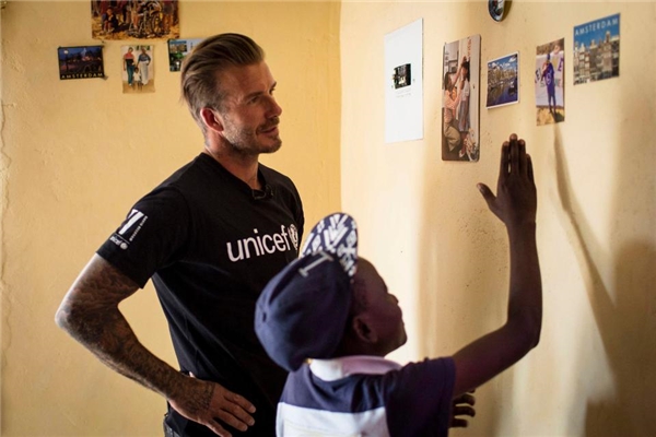 Anh đến thăm Swaziland năm 2015 nhằm giúp các trẻ em bị nhiễm HIV và trong chuyến đi đến Makhewu đã gặp gỡ cậu bé Sebenelle đáng yêu này.