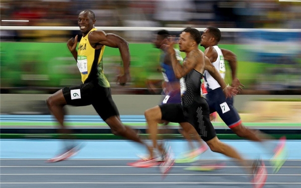 Usain Bolt (37km/h): Người đàn ông nhanh nhất thế giới có thể hoàn thành đường đua 100m trong vòng 9,58 giây, 200m trong vòng 19,19 giây, giúp anh có được biệt danh Tia Chớp.
