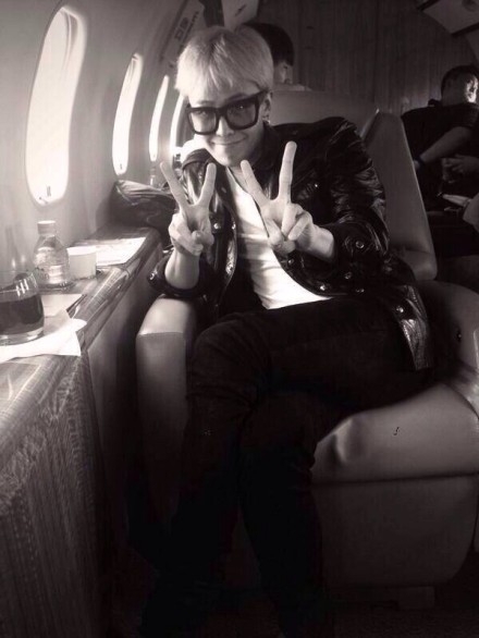 Thành Long dùng máy bay riêng để đón G-Dragon