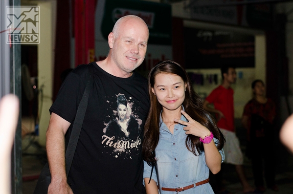 
	
	Chồng Thu Minh mặc áo FC của bà xã đến tham dự buổi offline - Tin sao Viet - Tin tuc sao Viet - Scandal sao Viet - Tin tuc cua Sao - Tin cua Sao