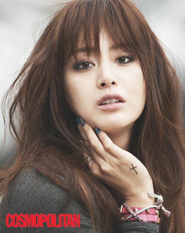 Gợi cảm với street style cực chất của Kim Tae Hee trên Cosmopolitan