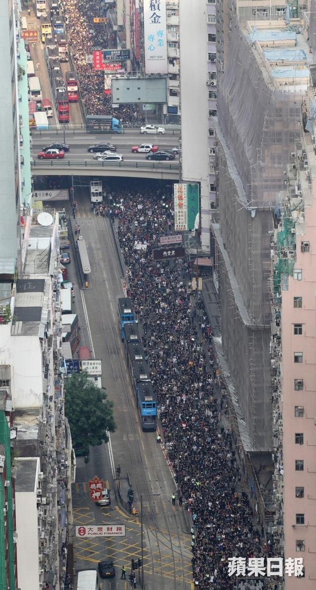 Sao Hong Kong biểu tình và bật khóc vì HKTV bị chèn ép