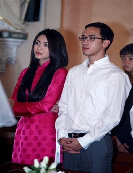 
	
	Hà Tăng cùng chồng xuất hiện lần đầu tại đám cưới diễn viên Kim Hiền. - Tin sao Viet - Tin tuc sao Viet - Scandal sao Viet - Tin tuc cua Sao - Tin cua Sao
