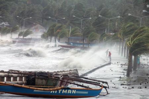 Siêu bão Haiyan càn quét, Philippines hoang tàn