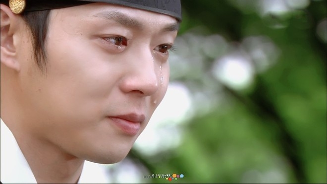 
	
	Yoochun có khá nhiều cảnh quay phải rơi nước mắt trong Rootop Prince