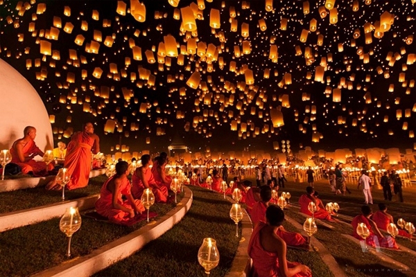 Lung linh lễ hội đèn trời Loi Krathong ở Thái Lan