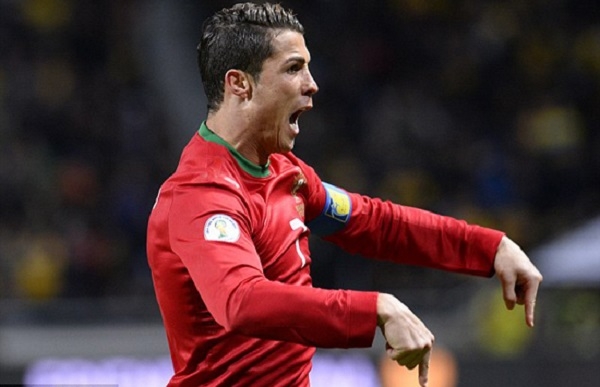 
	
	Ronaldo ăn mừng bàn thắng thứ 2 vào lưới Thụy Điển