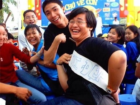 
	
	Bùi Anh Tuấn từng là chàng béo nặng 100 kg khi đang học phổ thông.