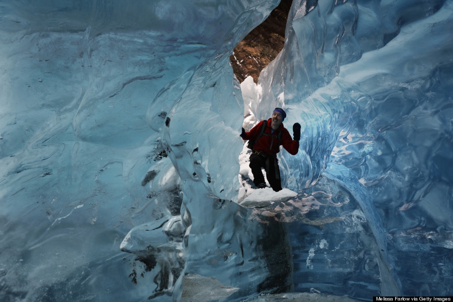 Những hang động băng diễm lệ cần khám phá trước khi chúng tan chảy