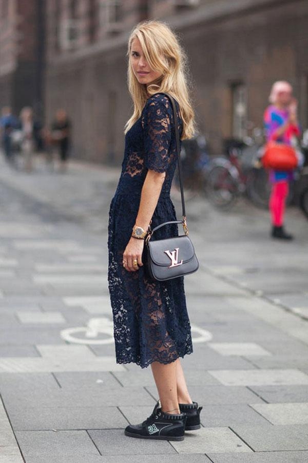 
	
	Sự mềm mại của váy ren mix cùng giày bệt nam tạo ra một diện mạo cực "chất" cho người mặc trong Copenhagen Spring 2014.