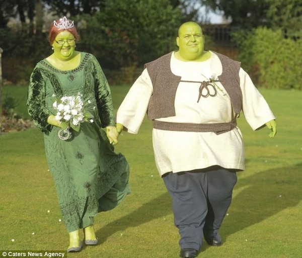 Đám cưới độc lạ của Shrek và công chúa Fiona đời thực