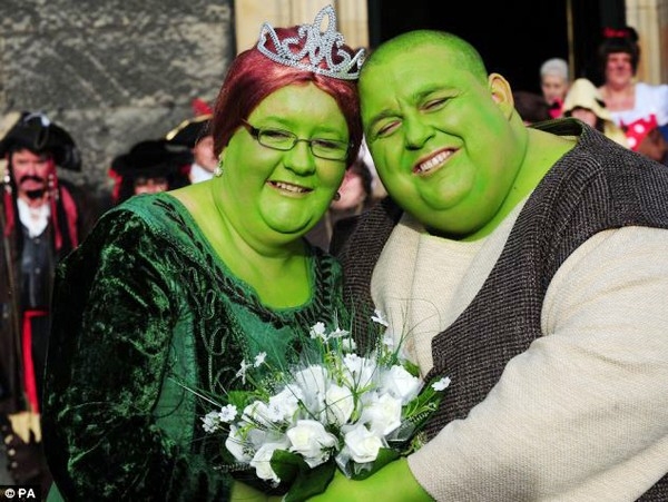Đám cưới độc lạ của Shrek và công chúa Fiona đời thực 8