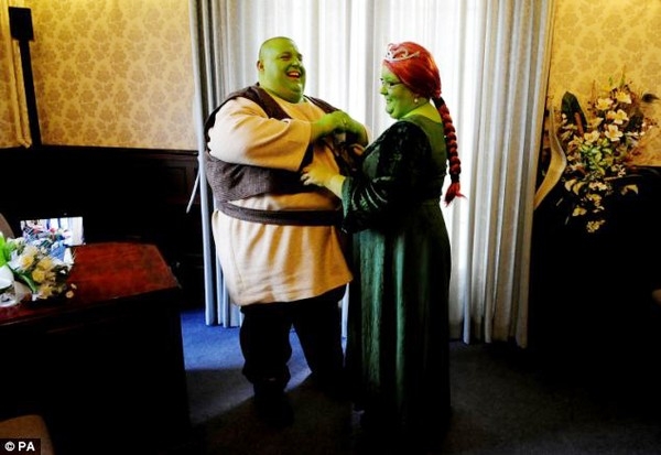 Đám cưới độc lạ của Shrek và công chúa Fiona đời thực 8