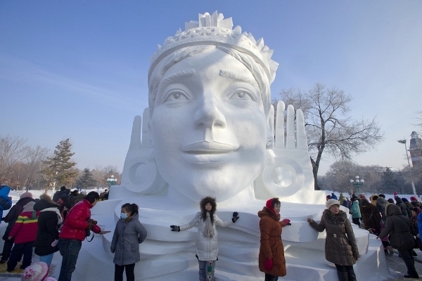 Choáng ngợp lễ hội điêu khắc trên tuyết tại Trung Quốc
