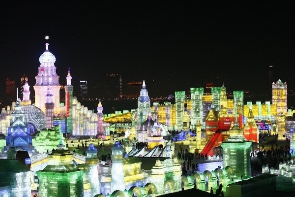 Choáng ngợp lễ hội điêu khắc trên tuyết tại Trung Quốc