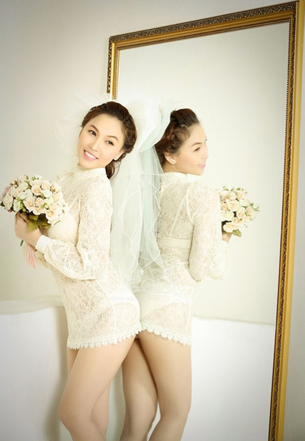 
	
	Người mẫu Quỳnh Thư rạng ngời và sexy trong bộ ảnh cưới với chất liệu ren trong suốt, ngắn cũn cỡn khoe tron đường cong nuột nà.