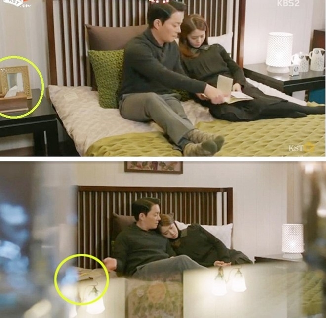 
	
	Trong Chuyện tình thủ tướng, mối quan hệ giữa phóng viên Nam Da Jung (Yoona) và Thủ tướng Kwon Yool (Lee Bum Soo đóng) ngày càng tiến triển tốt đẹp trong tập 7. Tại cảnh quay trên giường giữa Da Jung và Kwon Yool, chiếc gương, hộp khăn giấy và cuốn sách được đặt ngay ngắn trên chiếc bàn bên trái.