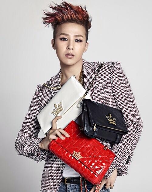 
	
	G-Dragon cực chất khi khi khoác túi xách nữ