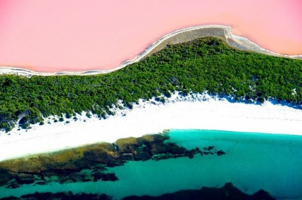 Hồ nước màu hồng kỳ lạ tại Úc