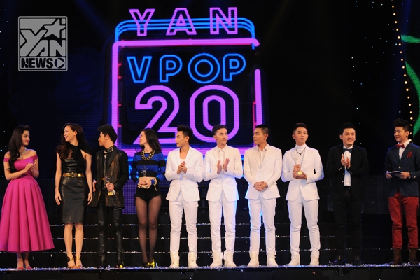 
	
	Trước đó Đông Nhi và Noo Phước Thịnh đã đoạt giải ca sĩ được yêu thích nhất của năm 2013
	
	
	365 là nhóm nhạc được yêu thích nhất - Tin sao Viet - Tin tuc sao Viet - Scandal sao Viet - Tin tuc cua Sao - Tin cua Sao