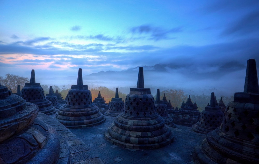 Theo tính toán của các nhà khảo cổ thì ngôi đền tháp Phật giáo vĩ đại này phải mất 100 năm để xây dựng hoàn thành