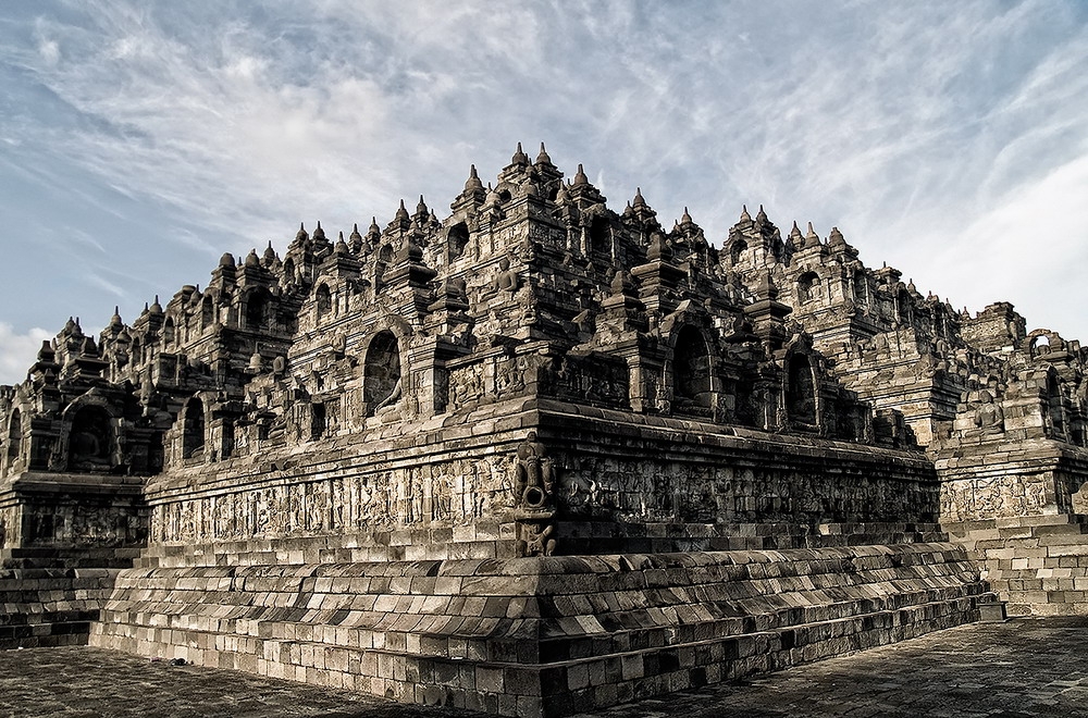 Theo tính toán của các nhà khảo cổ thì ngôi đền tháp Phật giáo vĩ đại này phải mất 100 năm để xây dựng hoàn thành