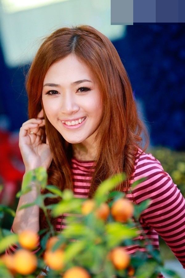 
	
	Gương mặt khả ái của hot girl Hà Min càng thu hút hơn khi cô nàng cười khoe chiếc răng "lửng lơ" duyên dáng.