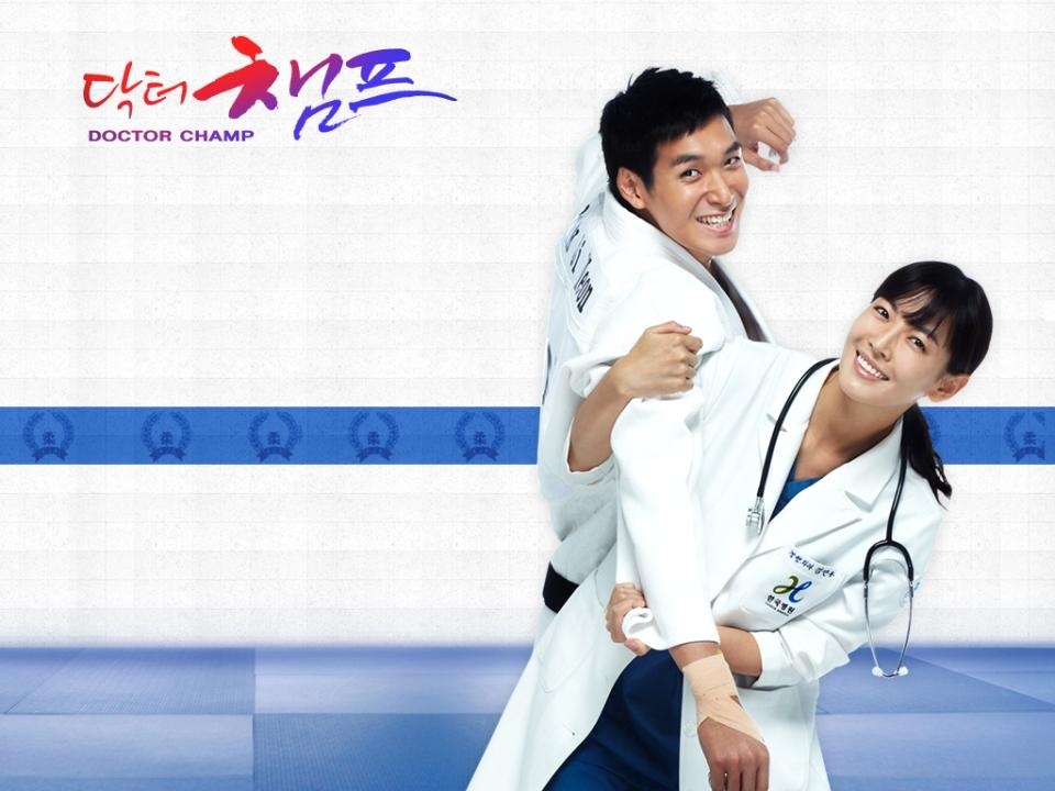 
	
	Dàn diễn viên chính của Dr Champ, Kim So Yeon và Jung Gyu Woon cũng có những cảnh phải tung quyền cước