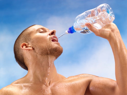 8 công dụng siêu đỉnh của việc uống nước