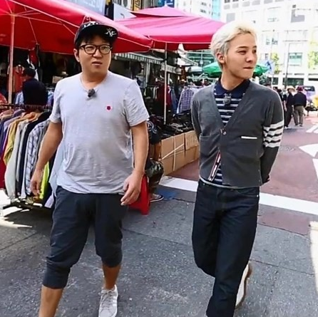 
	
	Được mệnh danh là "ông hoàng thời trang" của Kpop, G-Dragon đã khiến chiếc áo trở nên phong cách và đặc biệt hơn tất cả.