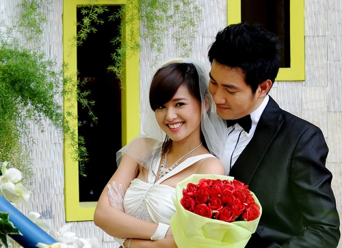 
	
	Tâm Tít và Nguyễn Phi Hùng vào vai một cặp vợ chồng trong phim “Chiếc giường chia đôi”.
