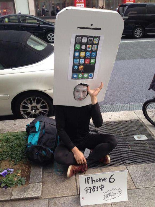 
	
	Yoppy xếp hàng chờ mua iPhone 6.
