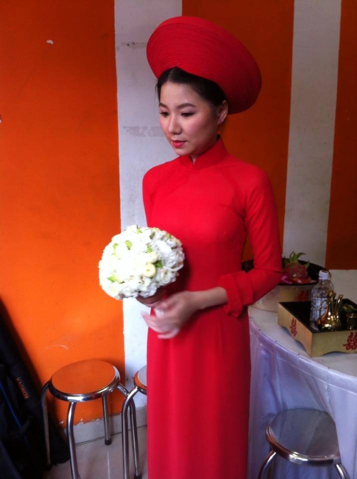
	
	Ngô Quỳnh Anh xinh xắn trong chiếc áo dài ngày cưới.