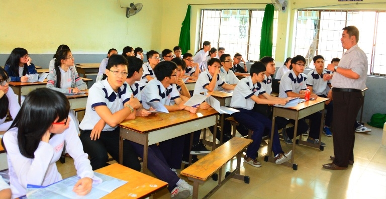Tư vấn hướng nghiệp cho hàng nghìn học sinh THPT Mạc Đĩnh Chi