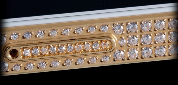 iPhone 5 mạ vàng, đính kim cương giá 1 triệu USD
