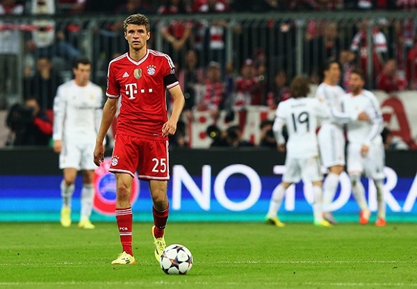 
	
	Bị thua hai bàn từ sớm khiến Bayern gần như hết hy vọng. Đội bóng nước Đức buộc phải ghi tới 4 bàn vào lưới Real.