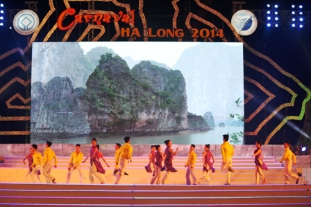 
	
	Tiết mục của Hồ Quỳnh Hương chỉ có nhóm nhảy phụ họa chứ không có ca sĩ biểu diễn - Tin sao Viet - Tin tuc sao Viet - Scandal sao Viet - Tin tuc cua Sao - Tin cua Sao