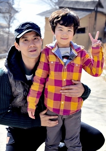 
	
	Nam diễn viên Ryu Jin (tên thật là Im Yoo Jin) cùng con trai Im Chan Hyung