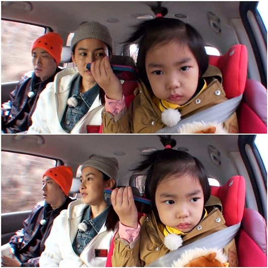 
	
	Rapper Tablo cùng vợ, diễn viên Kang Hye Jung và con gái Lee Haru
