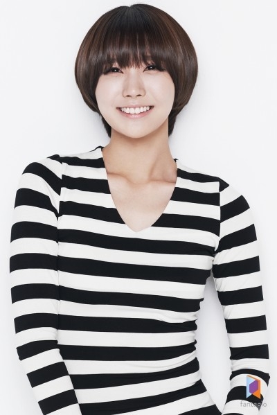 
	
	Thành viên Yooyoung của Hello Venus có vẻ già dặn hơn so với tuổi thật của mình. Không ai ngờ cô nàng chỉ mới 19 tuổi. Cô sinh ngày 23/1/1995