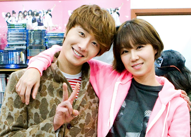 
	
	 Gong Hyo Jin xuất hiện với vai bạn thân của Jung Il Woo trong tập 9 của bộ phim Flower Boy Ramen Shop.