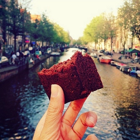 
Món bánh ngọt chocolate hạnh nhân ở Amsterdam, Hà Lan