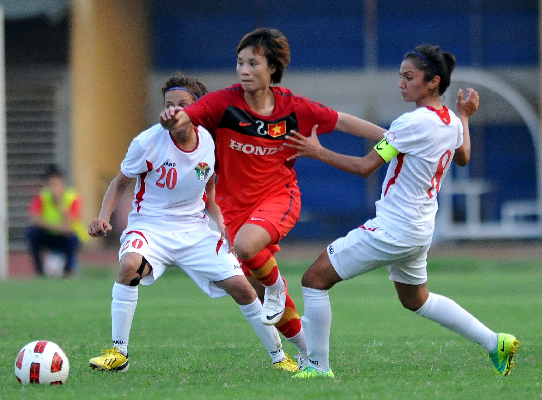 
	
	Các cô gái của bóng đá Việt Nam (đỏ) đang đứng trước cơ hội lịch sử. 